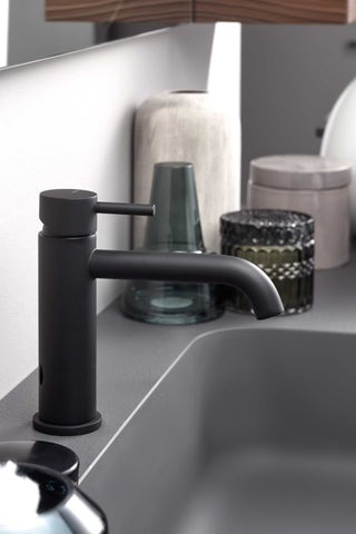 Vema Maira Floor Standing Bath Filler - Matt Black
